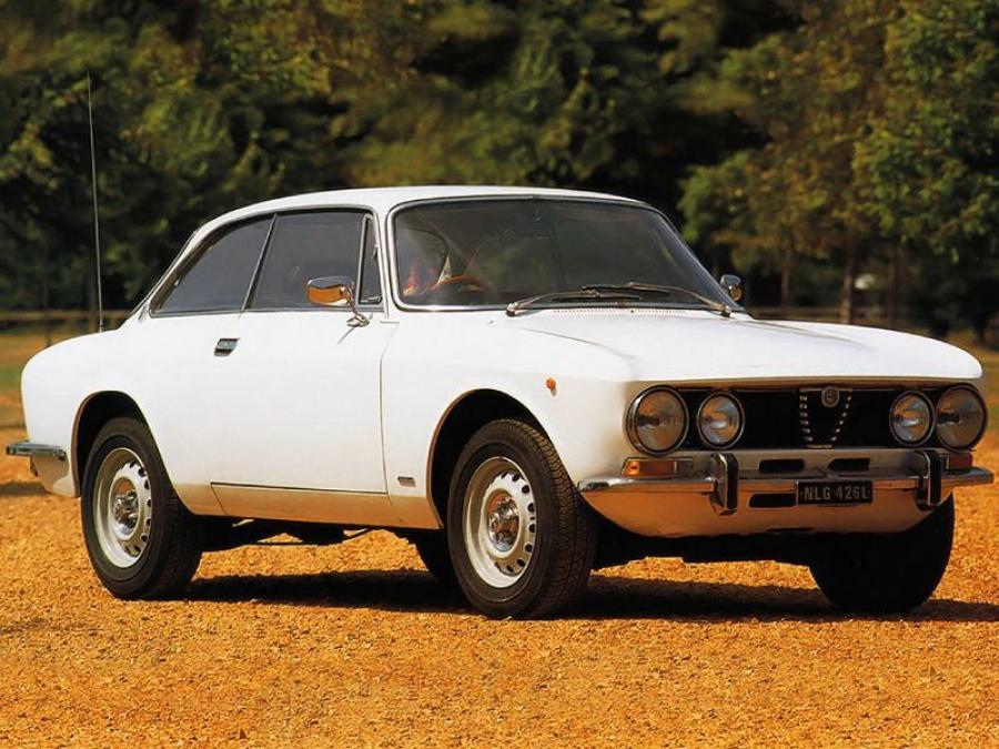  Alfa Romeo 2000 GT Veloce (105) 1971 года  (UK) (фото 3 из 5)